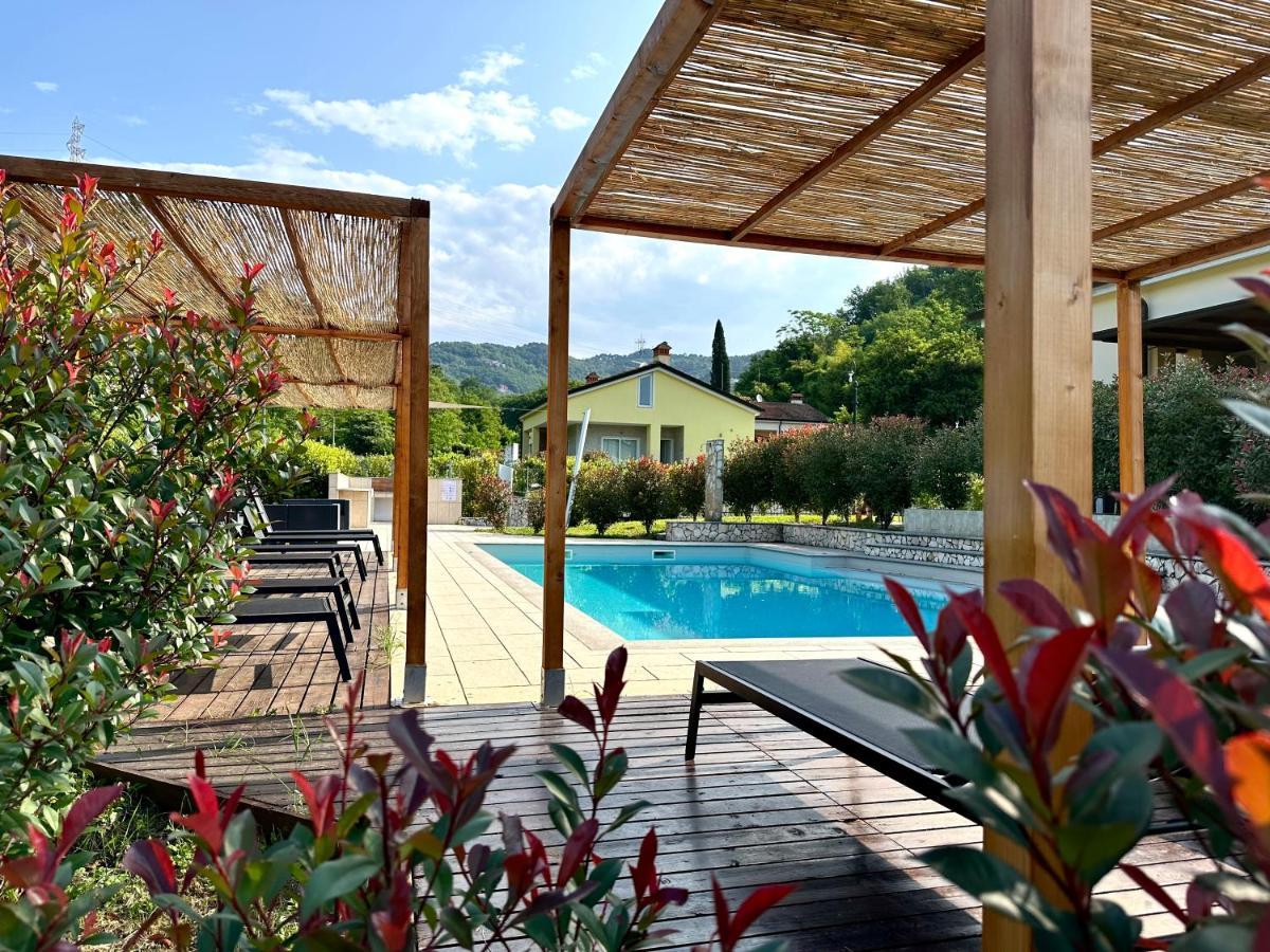 Le Village Sarzana Ngoại thất bức ảnh