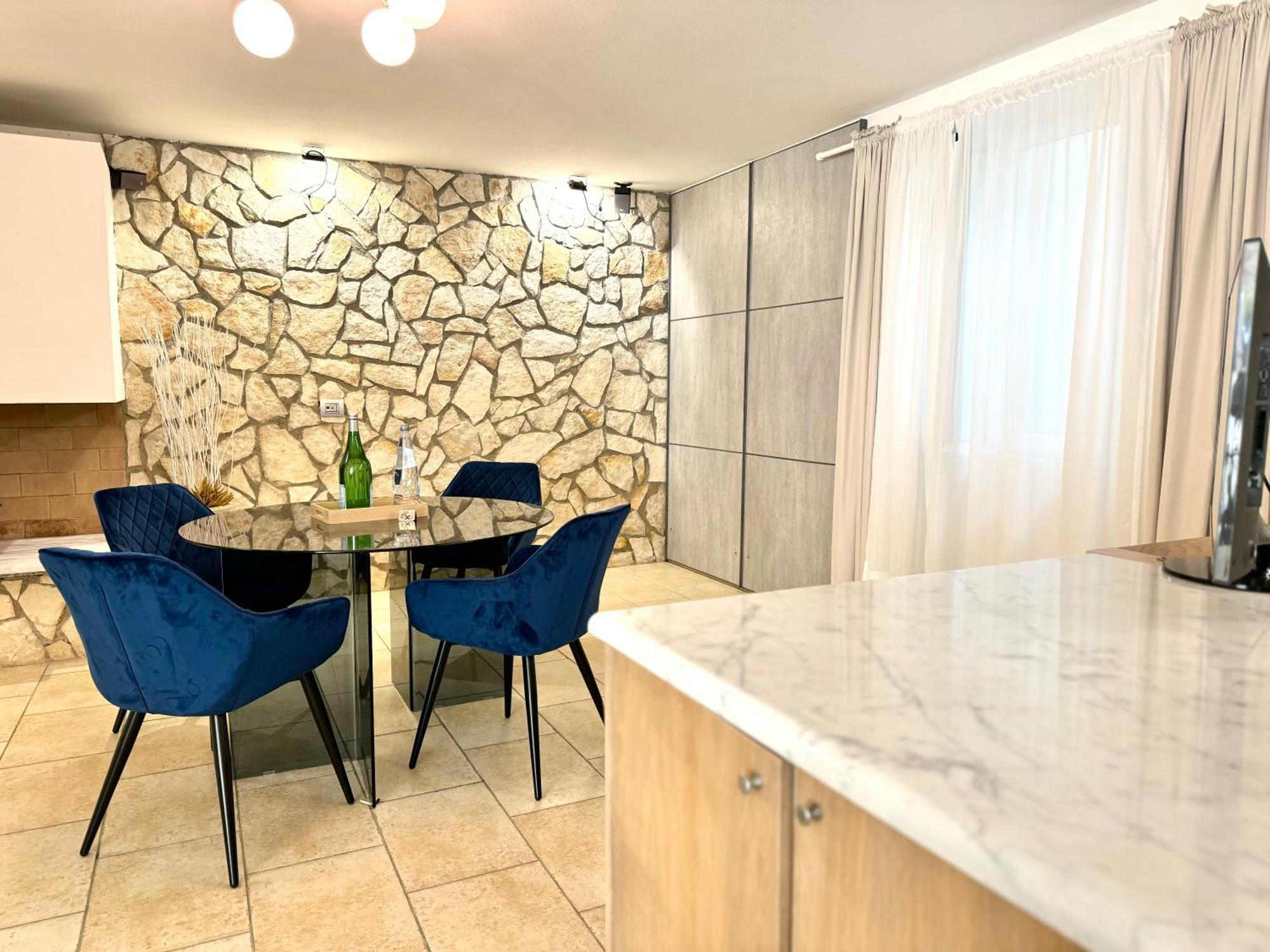 Le Village Sarzana Ngoại thất bức ảnh